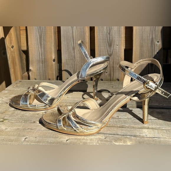 Gold Ducati size 40/9 with 3 inch heel adjustable strap, open toe - Picture 5 of 12